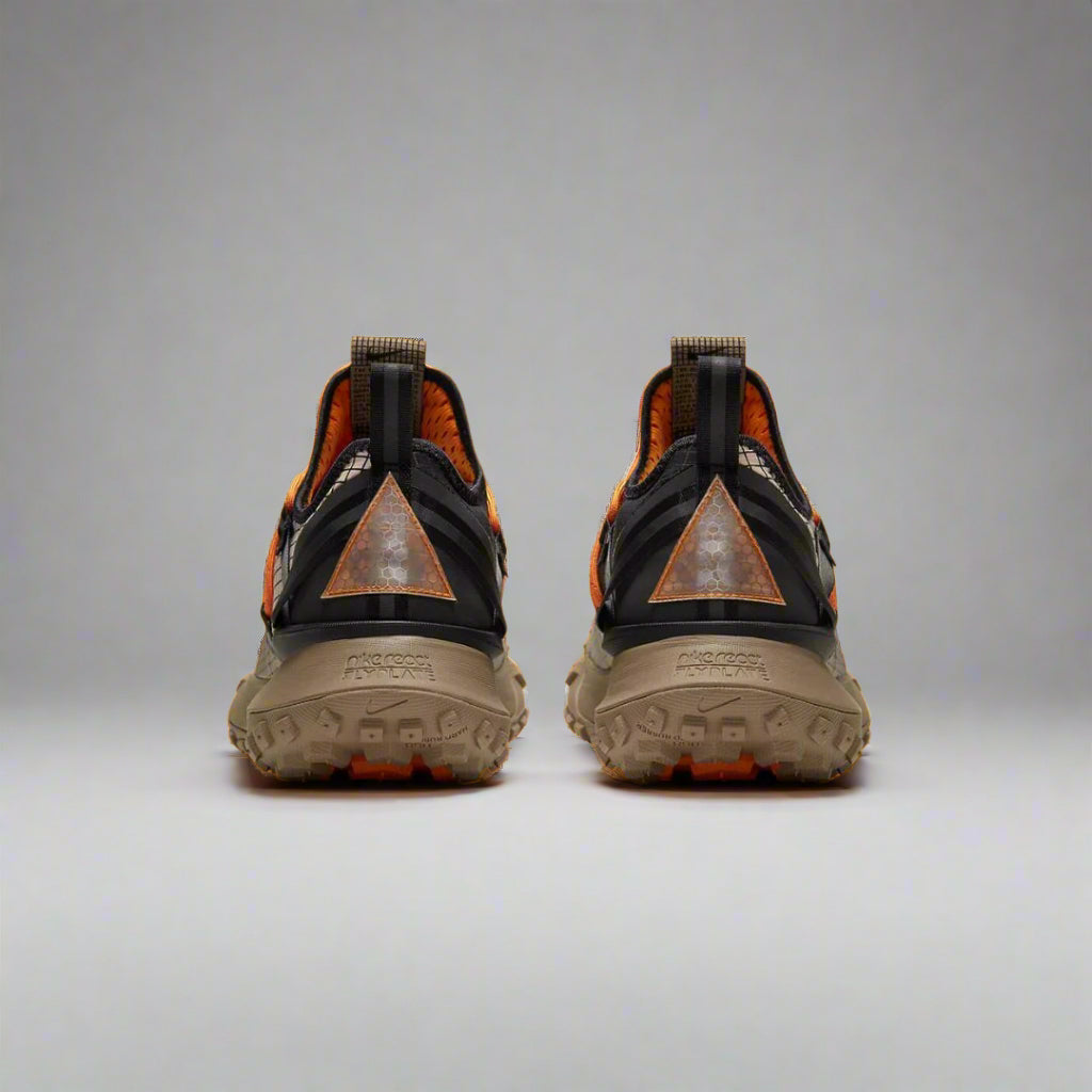 Nike ACG Mountain Fly Low "khaki"